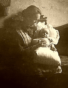 Flora Metzler (geb. Schneider) mit Sohn Fridemunt